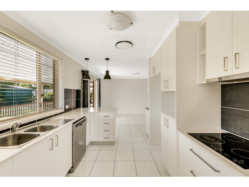 107 Hursley Road, Glenvale QLD 4350 Ray White Toowoomba Sold