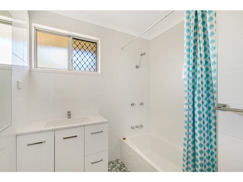 16 Richmond Drive, Wilsonton QLD 4350