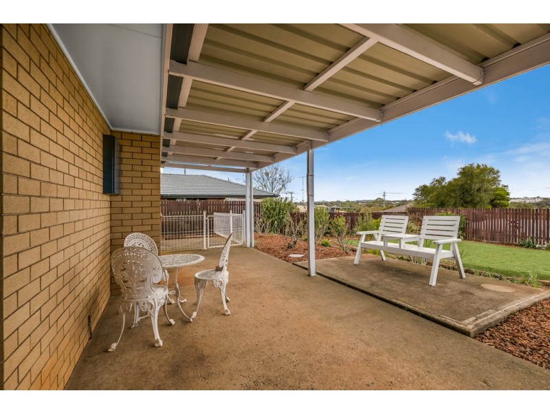 6 Blue Gum Drive, Newtown QLD 4350