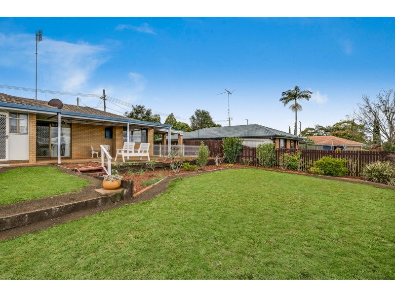 6 Blue Gum Drive, Newtown QLD 4350