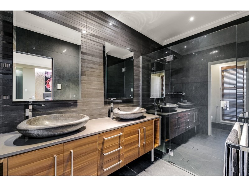 12 Heron Court, Kleinton QLD 4352