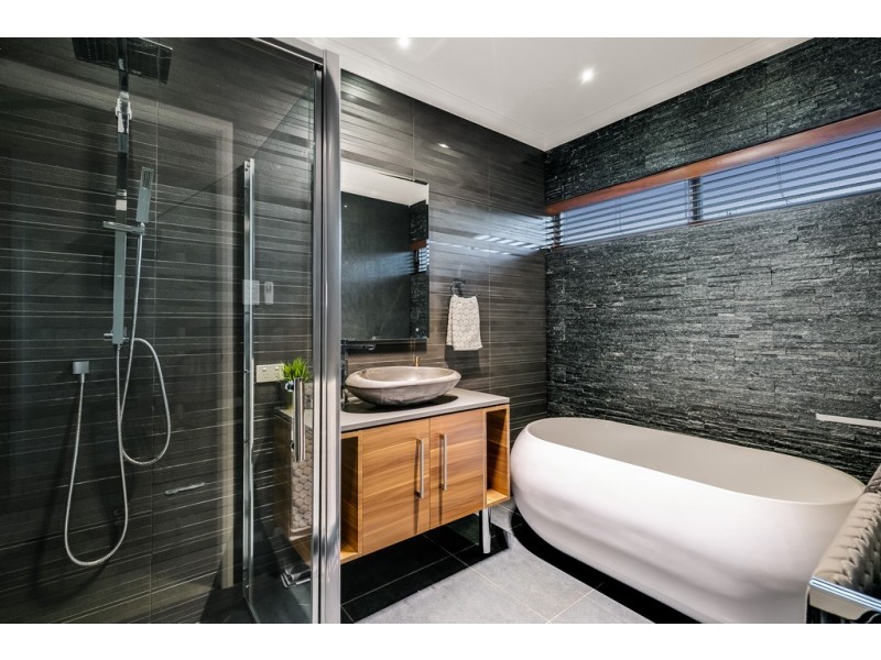 12 Heron Court, Kleinton QLD 4352