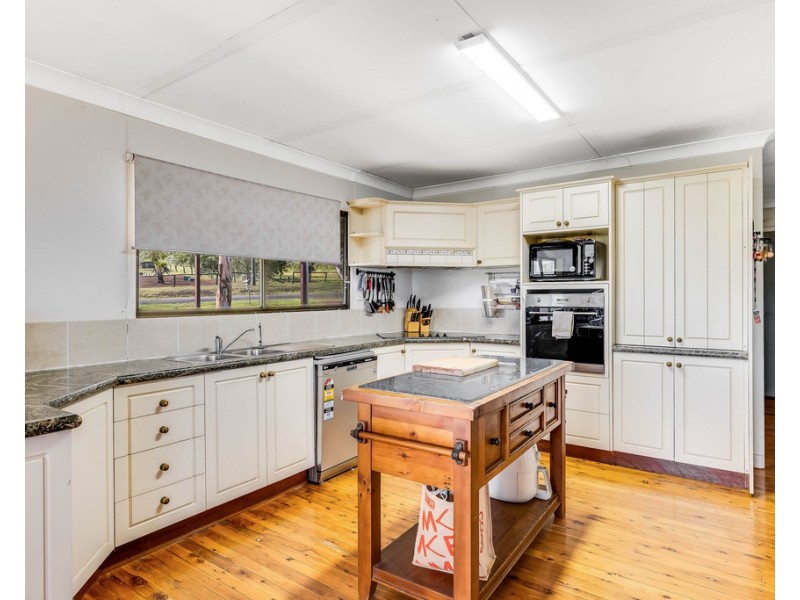 5 Jannuschs Road, Gowrie Mountain QLD 4350