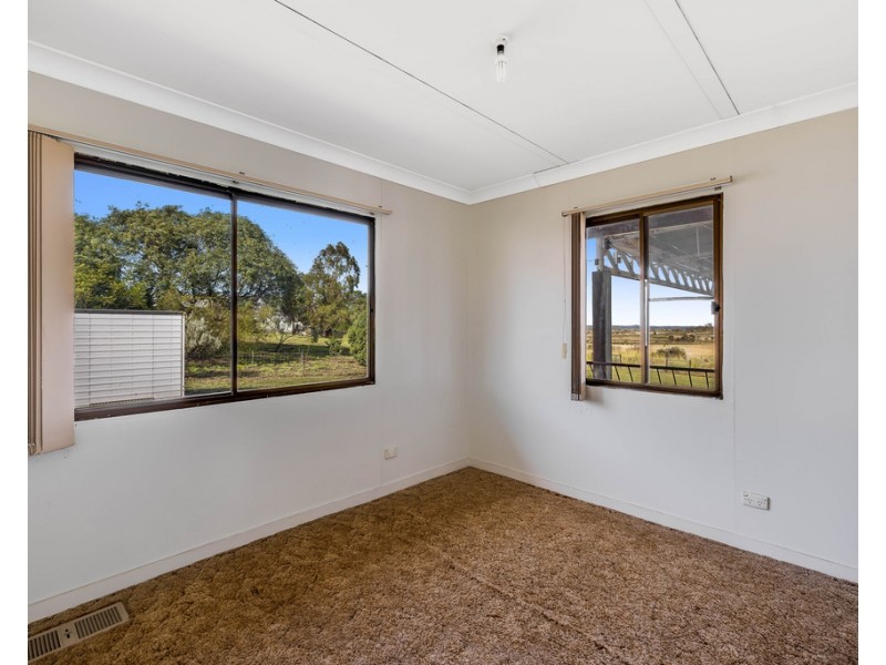 5 Jannuschs Road, Gowrie Mountain QLD 4350