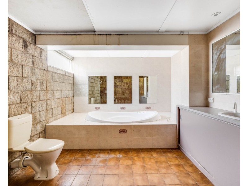 5 Jannuschs Road, Gowrie Mountain QLD 4350
