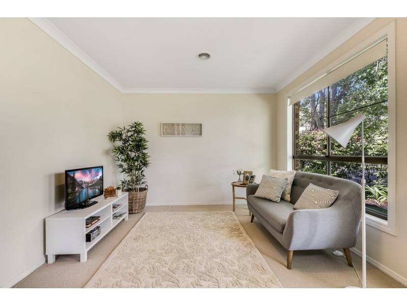 23 Amos Crescent, Mount Lofty QLD 4350