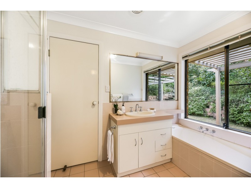 23 Amos Crescent, Mount Lofty QLD 4350