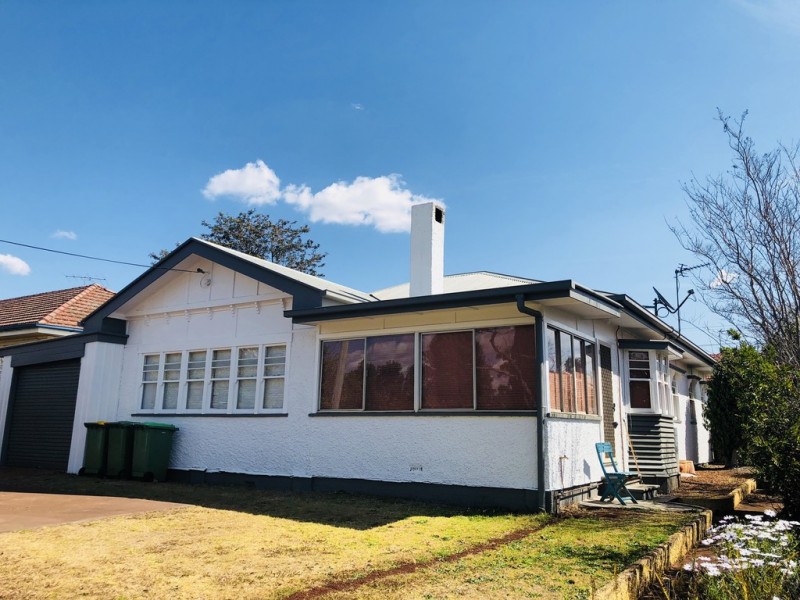 271 West Street, Harristown QLD 4350