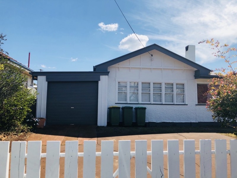 271 West Street, Harristown QLD 4350