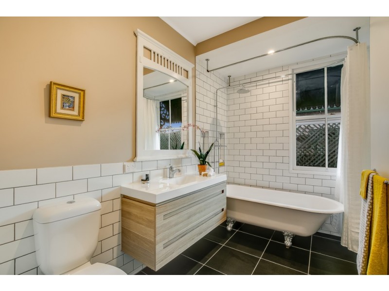 11 Burns Street, East Toowoomba QLD 4350