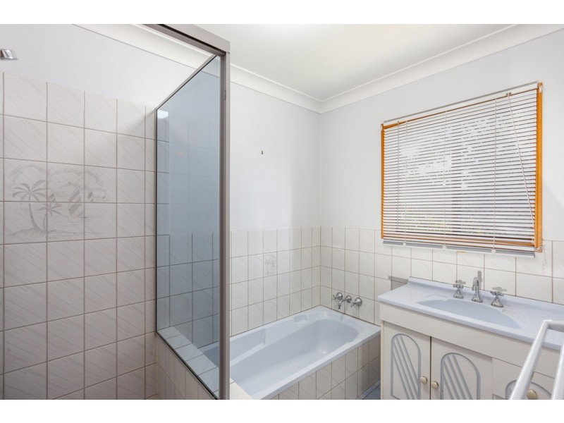 Unit 4/11c Gatfield Street, Newtown QLD 4350