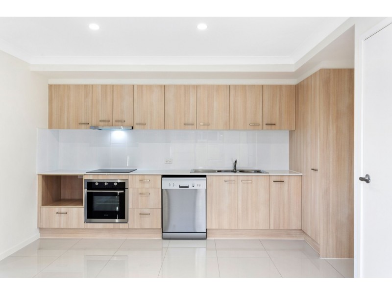 1/26 Weebah Place, Cambooya QLD 4358