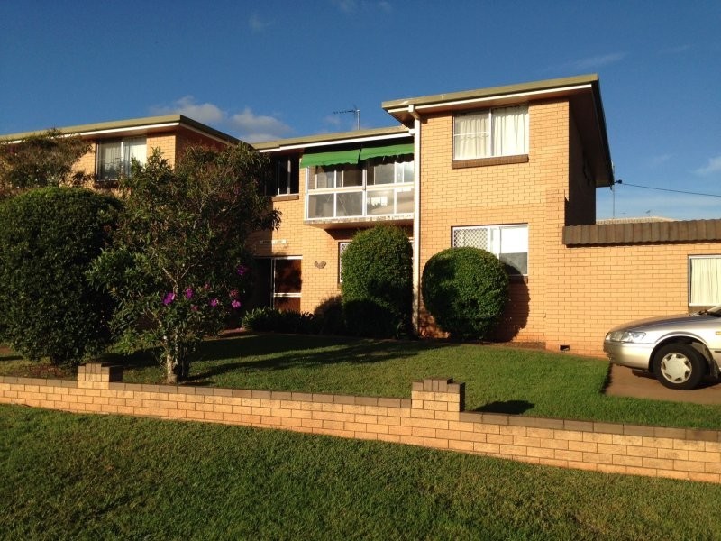 2/128 Curzon Street, Rangeville QLD 4350