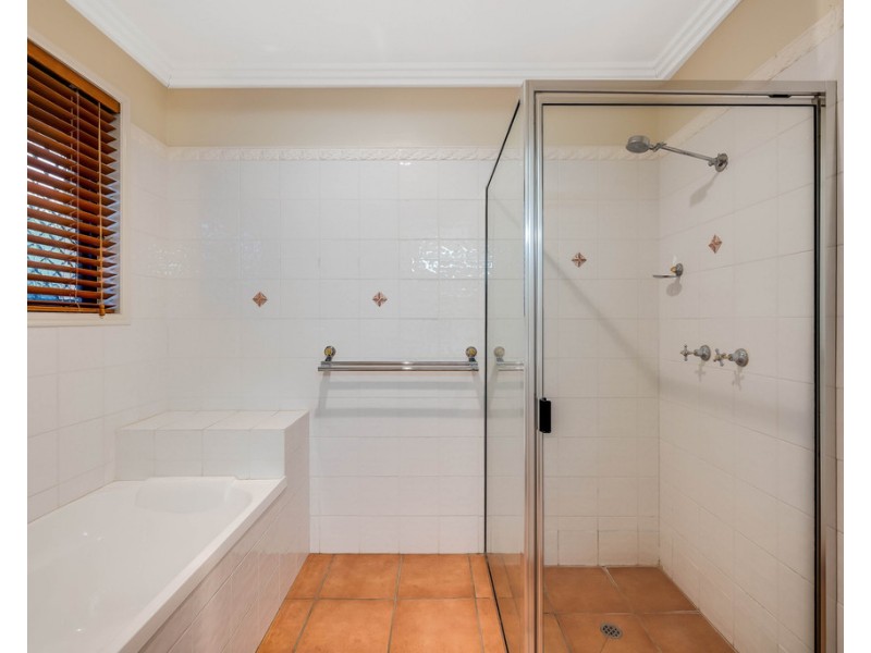 5 Bridget Court, Middle Ridge QLD 4350