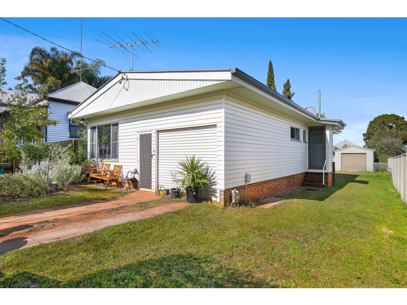 8 Delacey Street, North Toowoomba QLD 4350