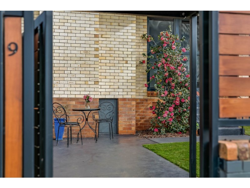 9 Blackdown Street, Harristown QLD 4350