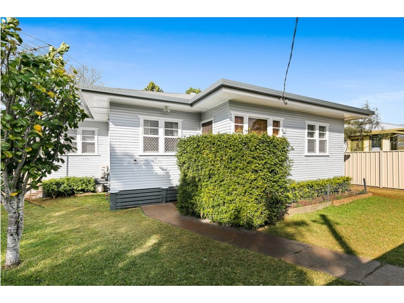 32 Fourth Avenue, Harristown QLD 4350