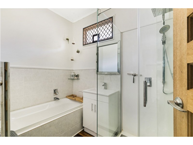 32 Fourth Avenue, Harristown QLD 4350