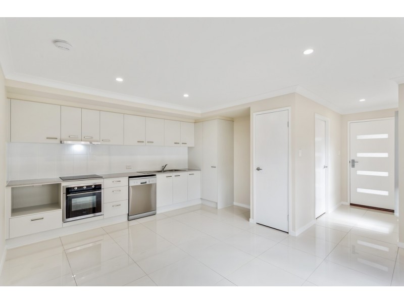 2/7 Myrtleford Crescent, Cambooya QLD 4358