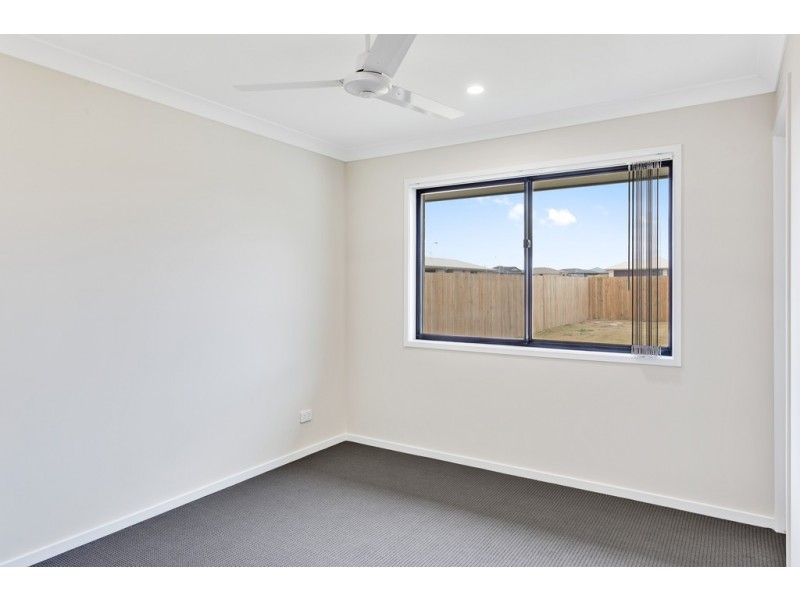 2/7 Myrtleford Crescent, Cambooya QLD 4358