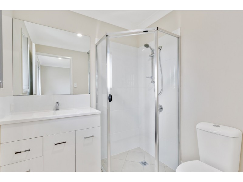 2/7 Myrtleford Crescent, Cambooya QLD 4358
