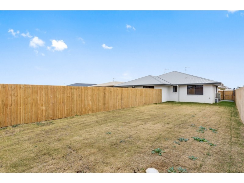 2/7 Myrtleford Crescent, Cambooya QLD 4358