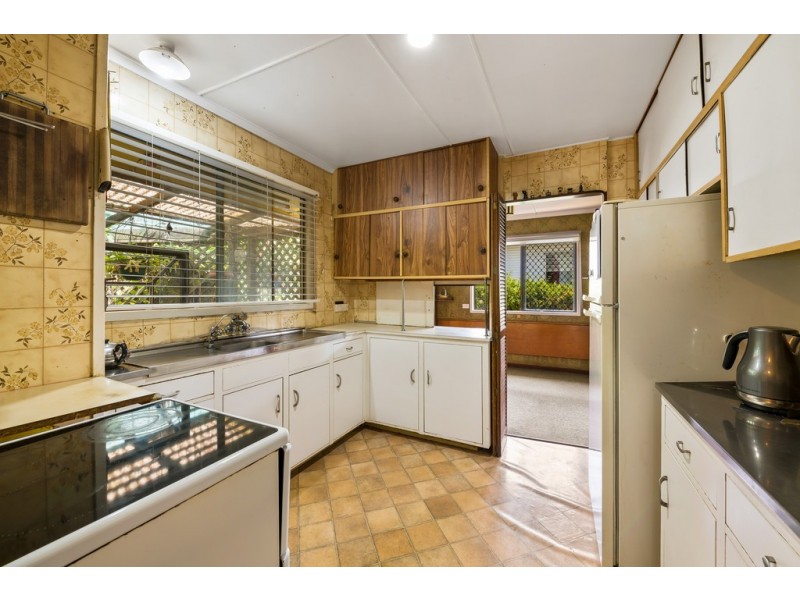 319 Tor Street, Wilsonton QLD 4350