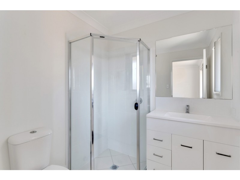 2/45 Myrtleford Crescent, Cambooya QLD 4358