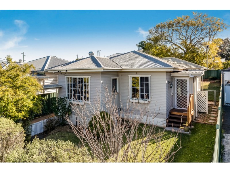 11 Blackdown Street, Harristown QLD 4350