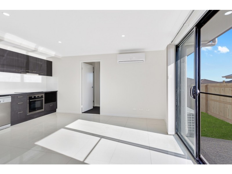 2/47 Myrtleford Crescent, Cambooya QLD 4358