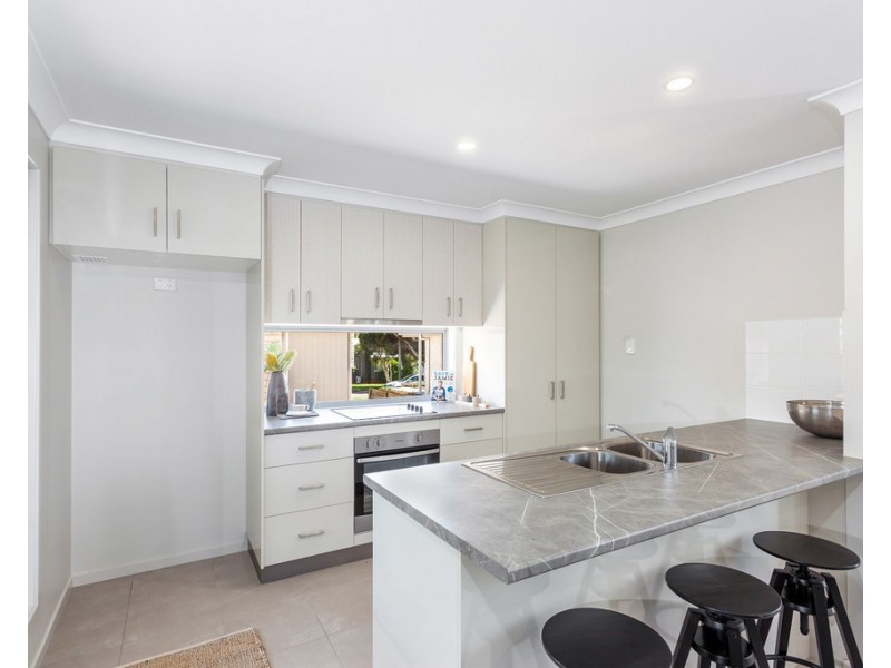 3/6 Swallow Court, Newtown QLD 4350