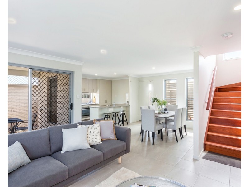 3/6 Swallow Court, Newtown QLD 4350