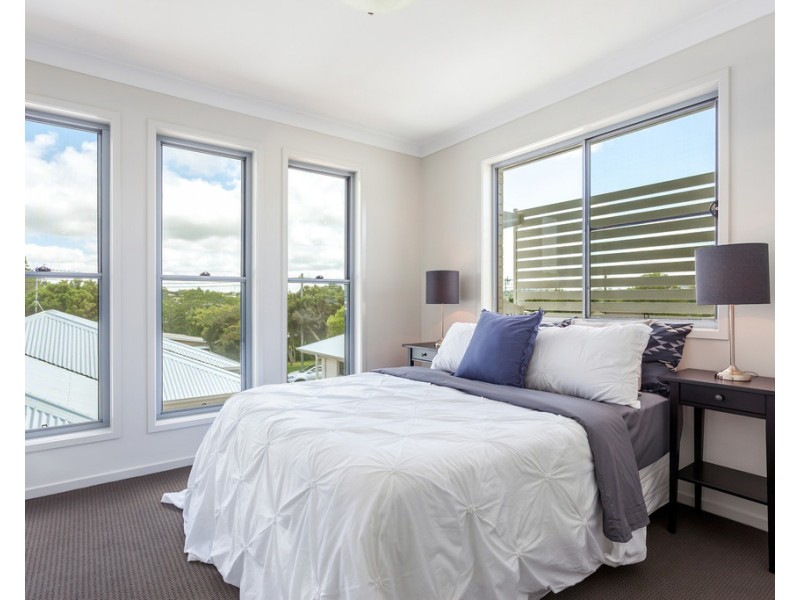 3/6 Swallow Court, Newtown QLD 4350