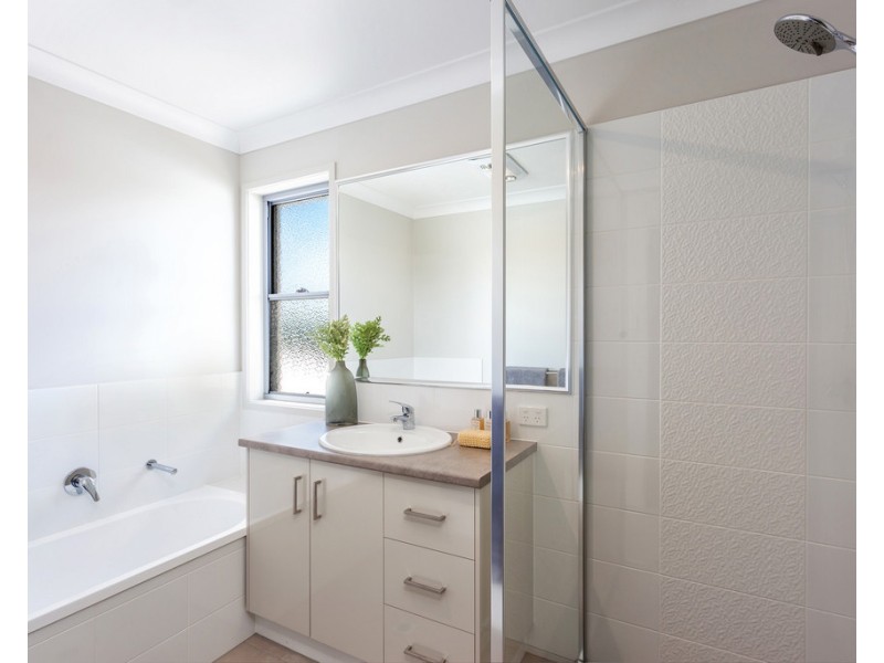 3/6 Swallow Court, Newtown QLD 4350