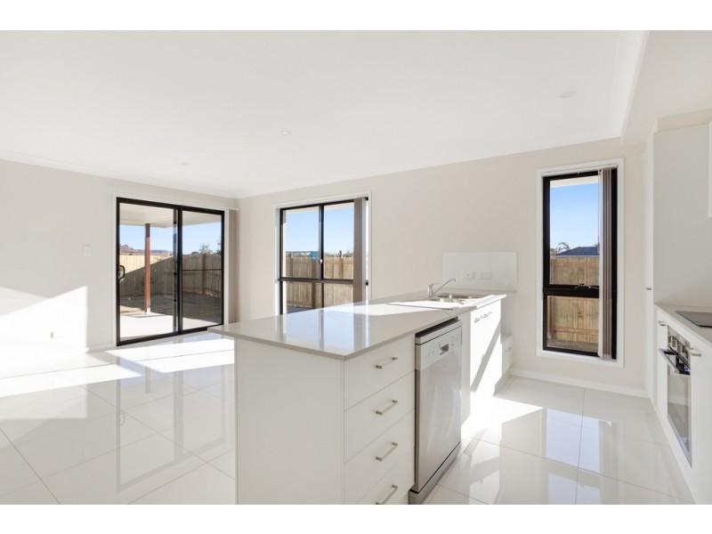 2/116 Magpie Drive, Cambooya QLD 4358