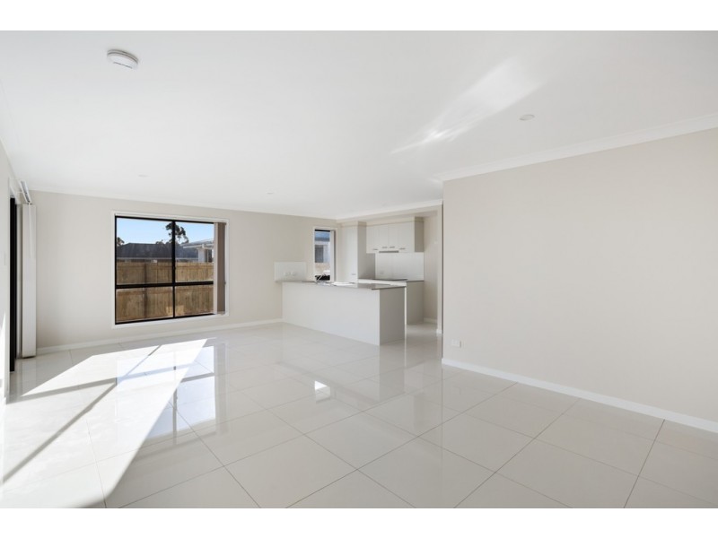 2/116 Magpie Drive, Cambooya QLD 4358
