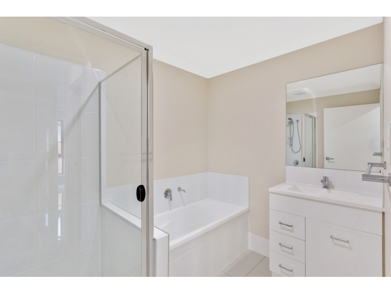 2/116 Magpie Drive, Cambooya QLD 4358