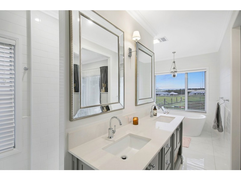 2 Daybreak Close, Cabarlah QLD 4352