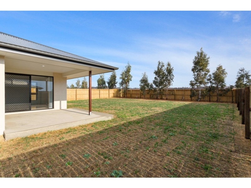 102 Magpie Drive, Cambooya QLD 4358