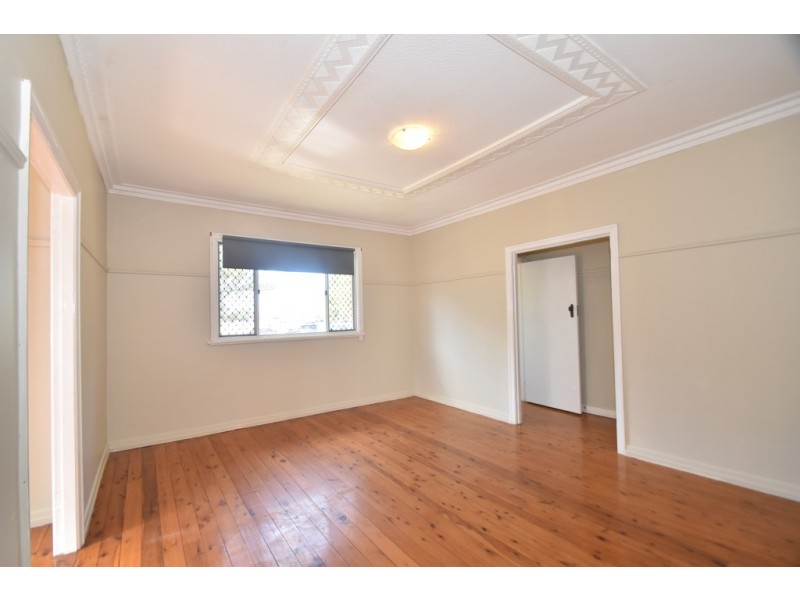 37 Gladstone Street, Newtown QLD 4350
