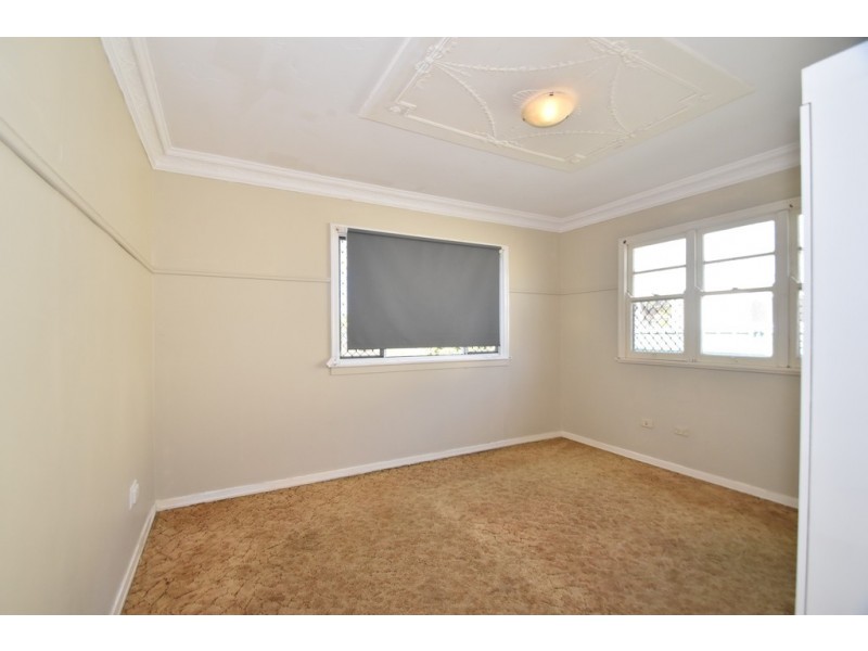 37 Gladstone Street, Newtown QLD 4350