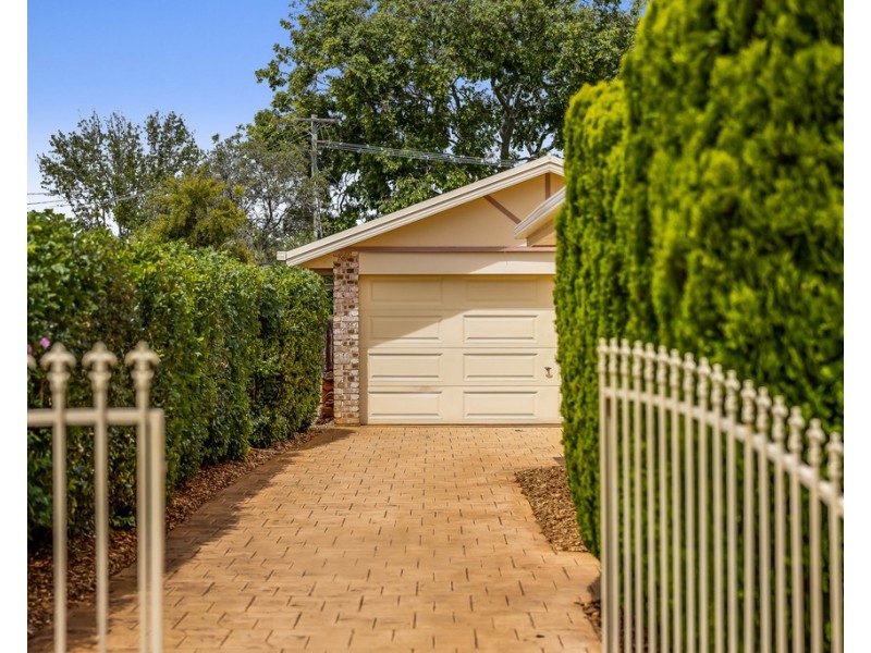 526 Greenwattle Street, Newtown QLD 4350