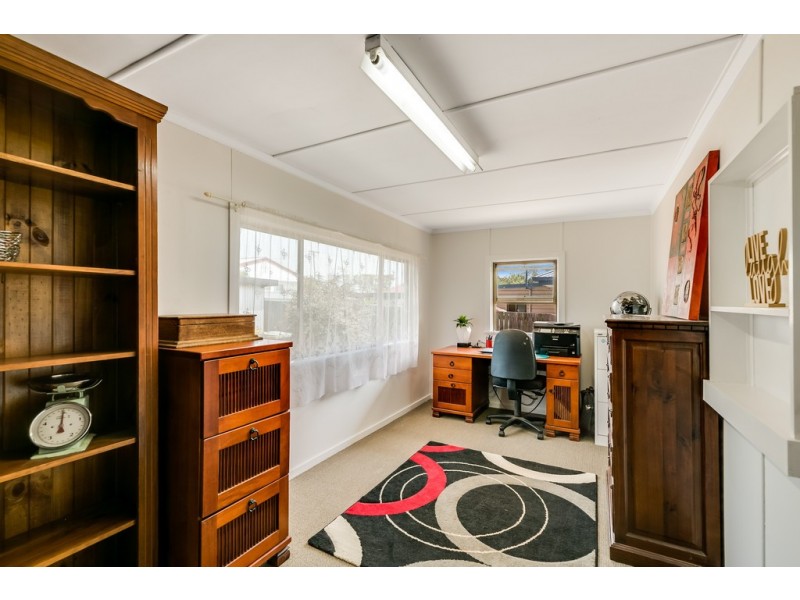 19 Burton Street, Harristown QLD 4350