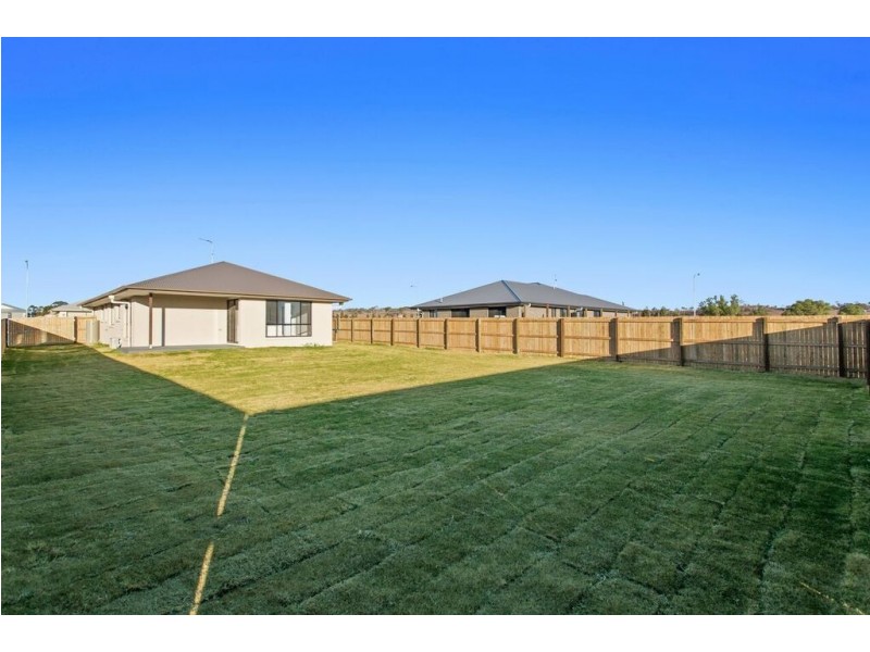 6 Murwillock Street, Cambooya QLD 4358