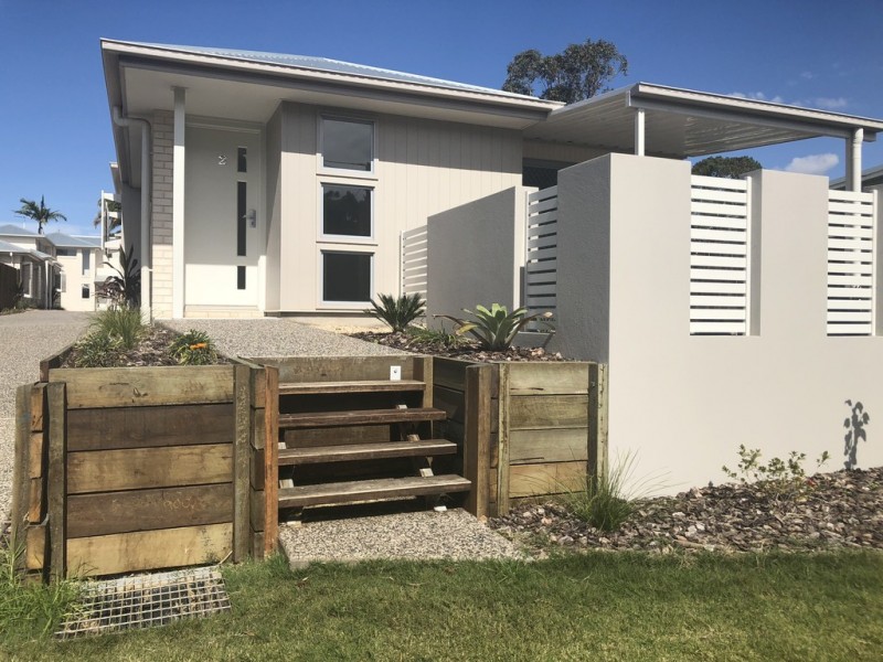 2/6 Swallow Court, Newtown QLD 4350
