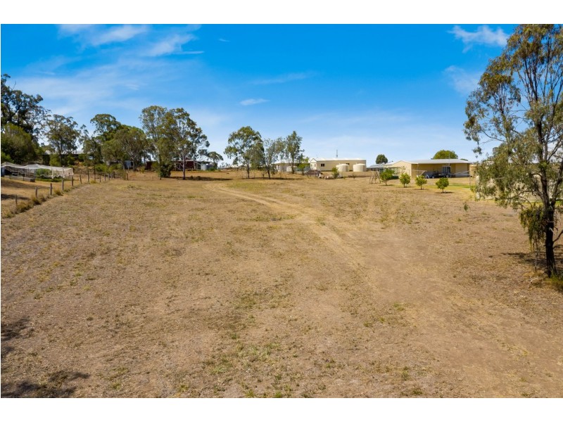 15 Neville Street, Meringandan West QLD 4352