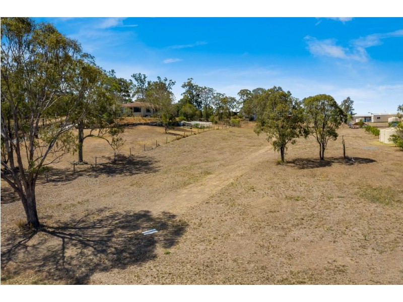 15 Neville Street, Meringandan West QLD 4352