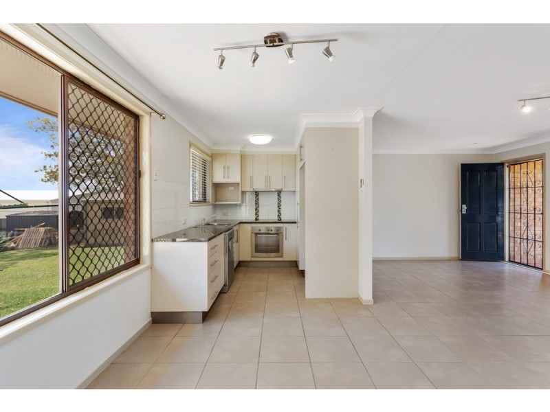 27 Arabian Street, Harristown QLD 4350