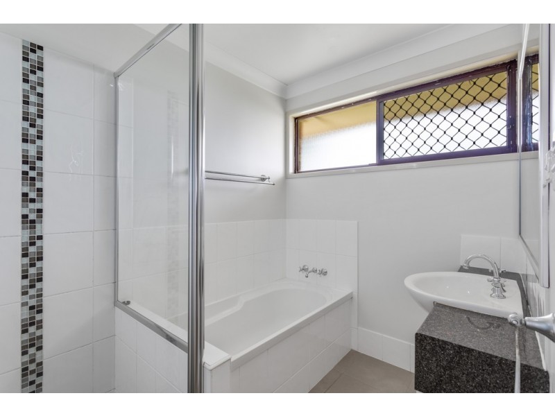 27 Arabian Street, Harristown QLD 4350