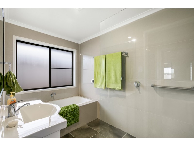 44 Broadfoot Street, Kearneys Spring QLD 4350